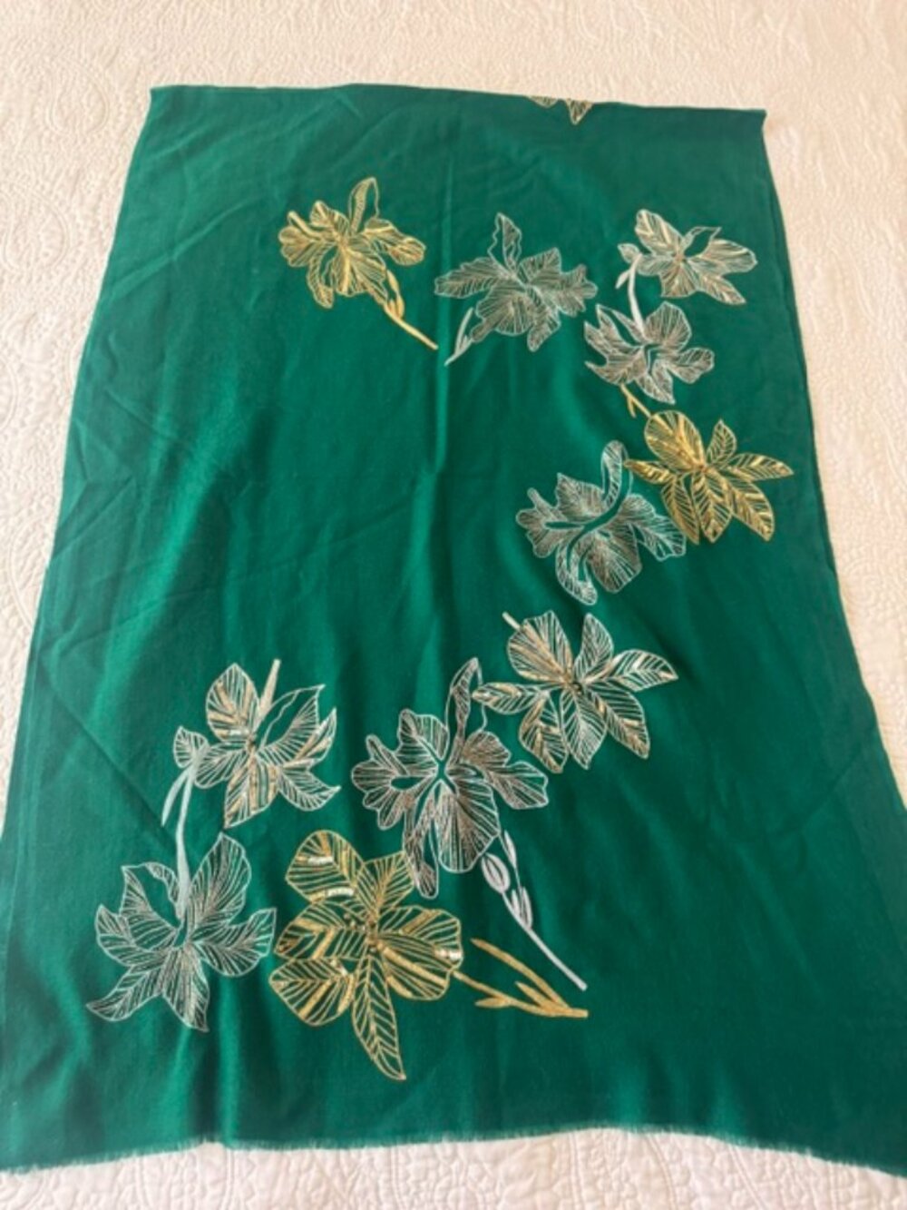 JANAVI GREEN SCARF WITH FLOWERS